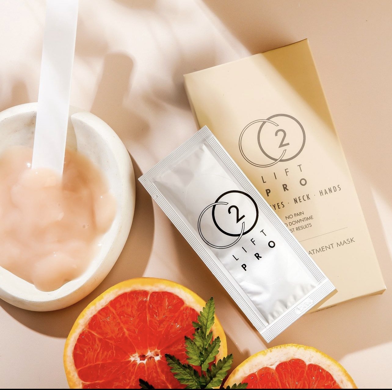 CO2LIFT PRO treatment mask with fresh citrus